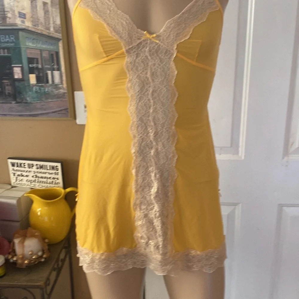 Victoria’s Secret chemise - Picture 3 of 10